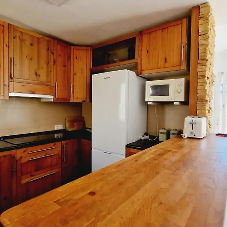 Acogedor Con Piscina Y Amplia Vista *